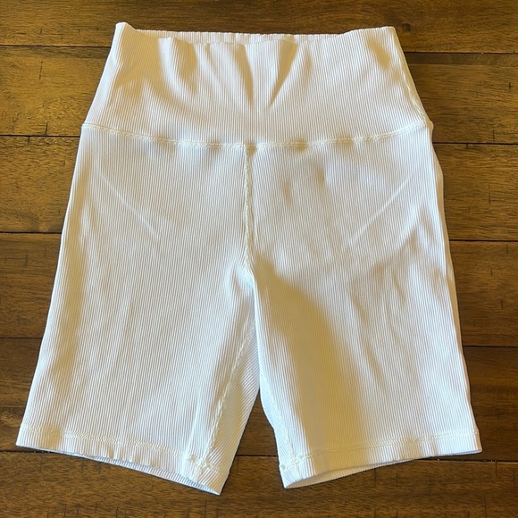 Aerie white offline shorts - Picture 1 of 1